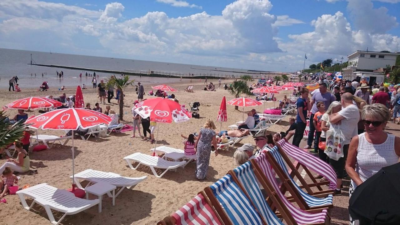 Beach Palace Clacton-on-Sea Bagian luar foto